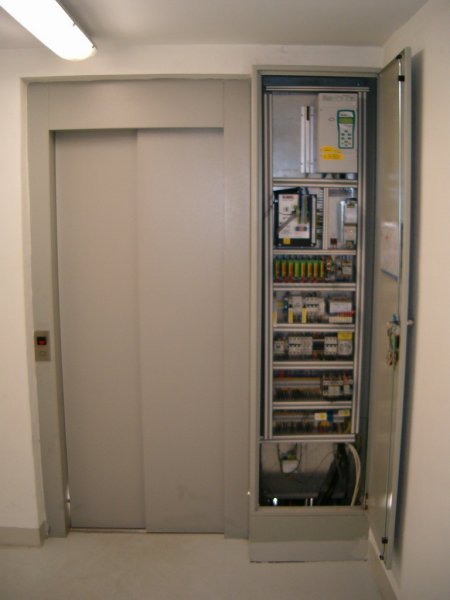 Elevator control in residential and mixed-use buildings — backup operation with a UPS