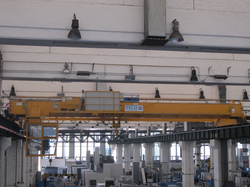 Speed control of an industrial gantry crane